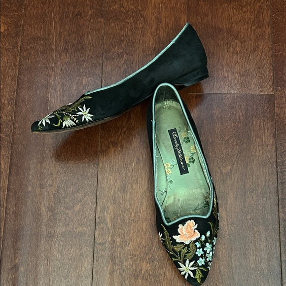 Beverly Feldman, Black Floral Embroidered Flats, Size 5.5 - Picture 2 of 16